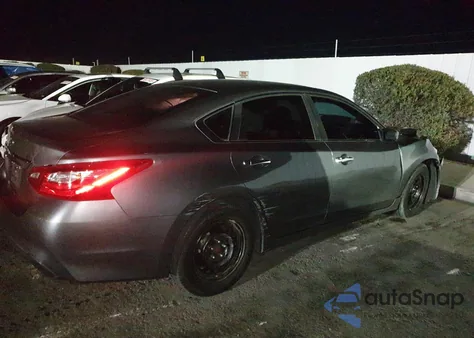 2017 Nissan Altima 2.5 z USA, uszkodzony, nr VIN 1N4AL3AP2HN304248